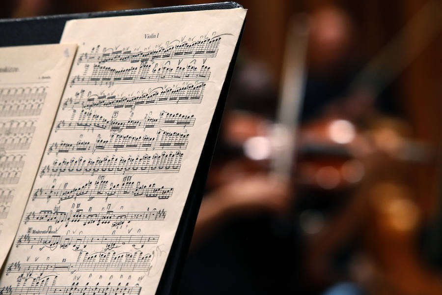 La laureada directora de orquesta Lucía Marín fue la encargada de encabezar la formación