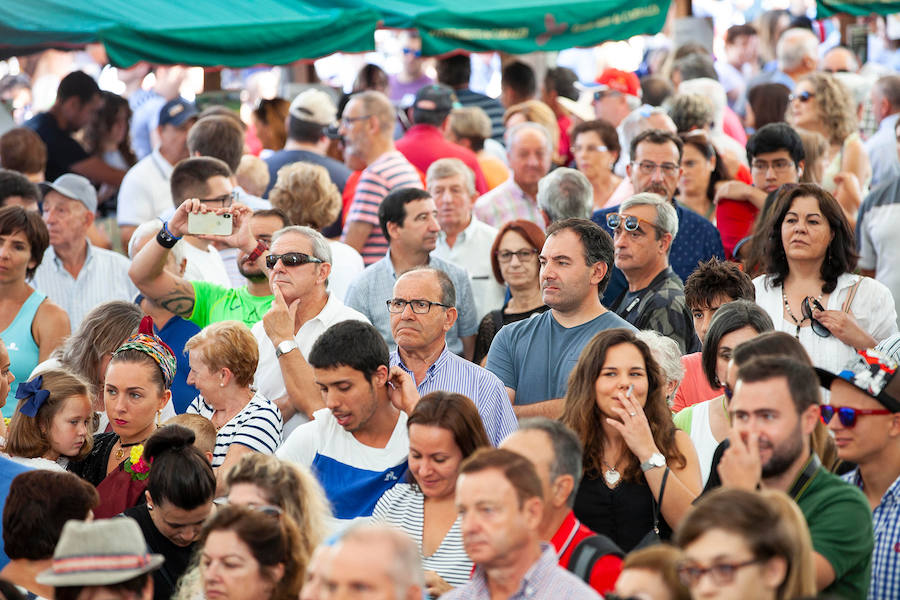 La pieza de la quesería Valfriu de Tielve se alzó como campeona del certamen, que alcanzó el precio más alto de todas sus ediciones. La cita congregó a numerosas personas