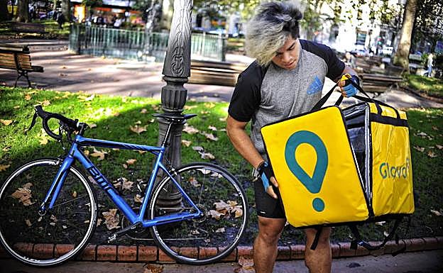 Trabajador de Glovo en Bilbao.