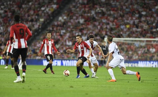 Imagen del partido entre el Athletic y el Huesca. 