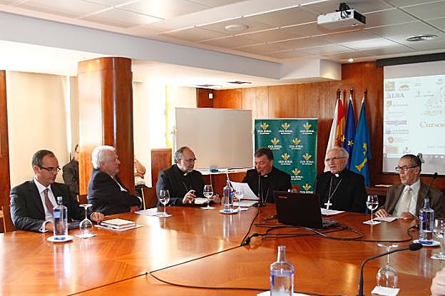 Alfredo Martínez, Luis García Moreno, Jesús Sanz Montes, Juan Antonio Martínez, Antonio Rouco Varela y Juan Velarde. 