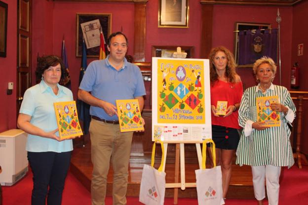 Ana María González, Alejandro Vega, Ana López y Lumi Fernández, en la presentación del programa. 