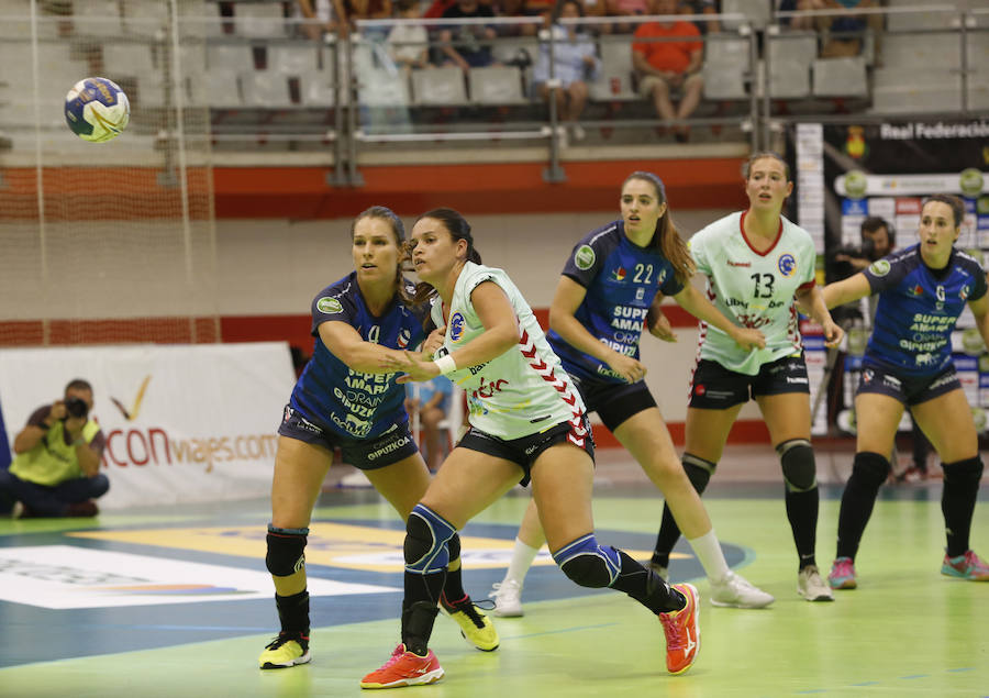 El Bera Bera, de San Sebastián, ha conquistado en el Palacio de Deportes de Gijón la Supercopa de España femenina ante un voluntarioso Liberbank Gijón (17-25).