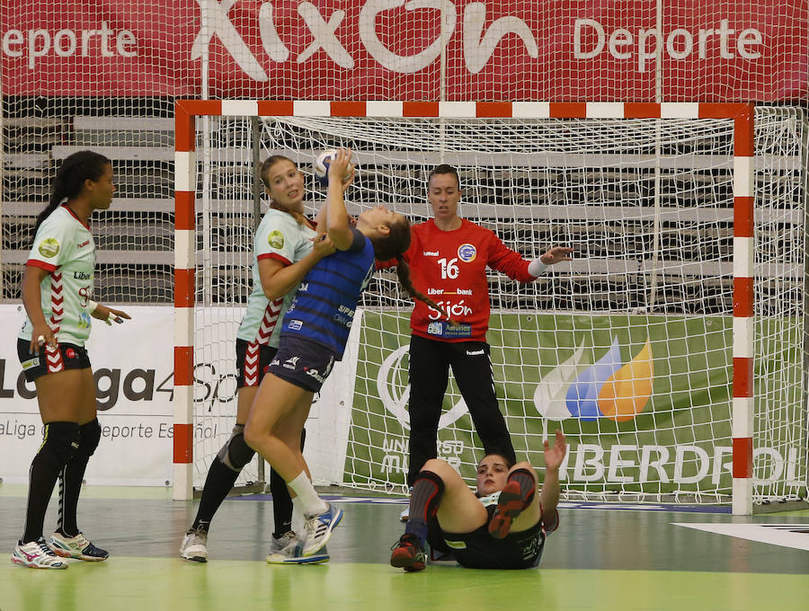 El Bera Bera, de San Sebastián, ha conquistado en el Palacio de Deportes de Gijón la Supercopa de España femenina ante un voluntarioso Liberbank Gijón (17-25).