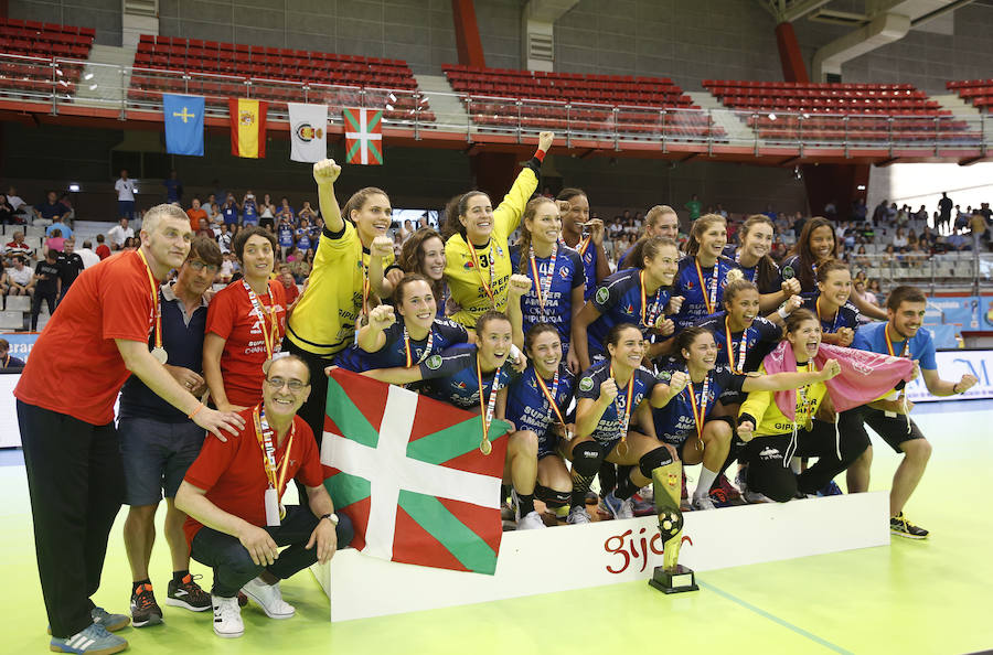 El Bera Bera, de San Sebastián, ha conquistado en el Palacio de Deportes de Gijón la Supercopa de España femenina ante un voluntarioso Liberbank Gijón (17-25).