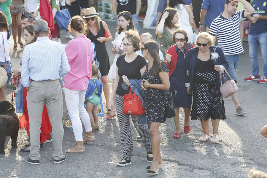 La última jornada del CSIO Gijón ha congregado a miles de seguidores en el complejo de Las Mestas, animados por un día de pleno verano. 