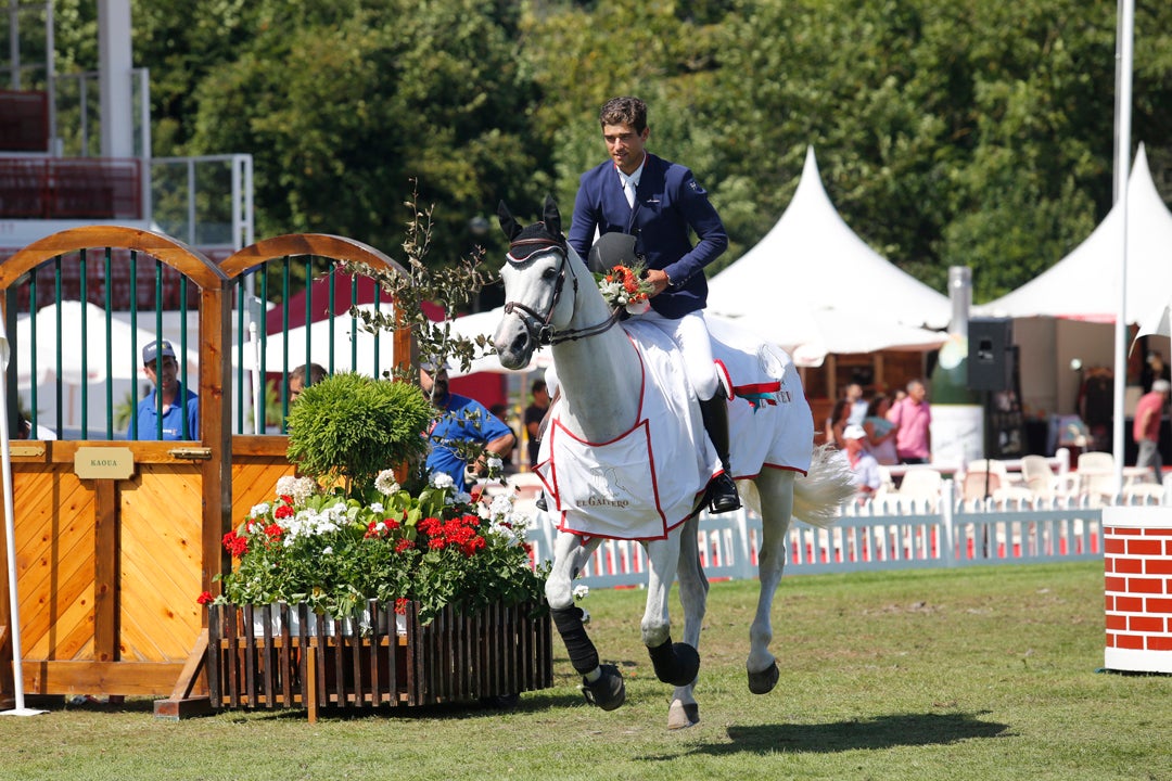 Richard Howley, montando a 'Dolores', se adjudicó este domingo la victoria del Gran Premio del CSIO de Gijón para sumar la quinta victoria irlandesa en las trece pruebas disputas desde el pasado miércoles