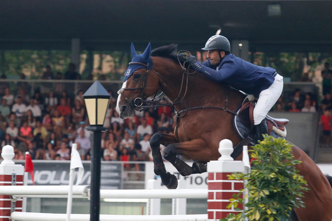 Richard Howley, montando a 'Dolores', se adjudicó este domingo la victoria del Gran Premio del CSIO de Gijón para sumar la quinta victoria irlandesa en las trece pruebas disputas desde el pasado miércoles