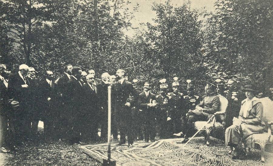 En los actos de coronación canónica de Covadonga -el ocho de septiembre ya se llevaba celebrando más tiempo-, realizados en 1918 ante la presencia de los reyes de España, subyacieron razones históricas que hoy, un siglo después y con un sencillo acceso a las hemerotecas digitales, son fáciles de comprender