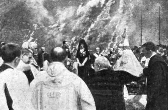En los actos de coronación canónica de Covadonga -el ocho de septiembre ya se llevaba celebrando más tiempo-, realizados en 1918 ante la presencia de los reyes de España, subyacieron razones históricas que hoy, un siglo después y con un sencillo acceso a las hemerotecas digitales, son fáciles de comprender