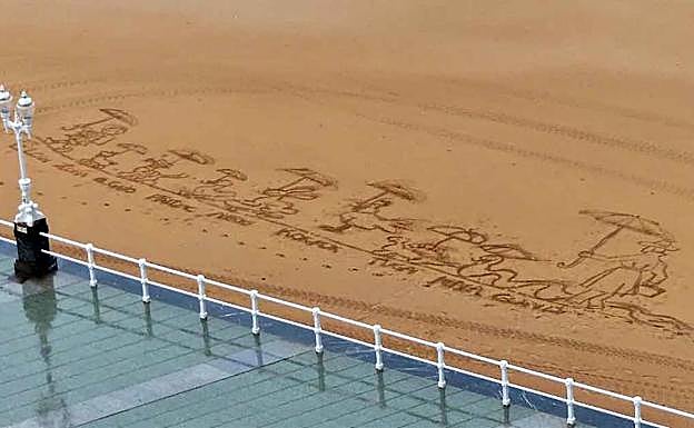 Imagen del dibujo que adornaba la arena de la playa de San Lorenzo de Gijón. 