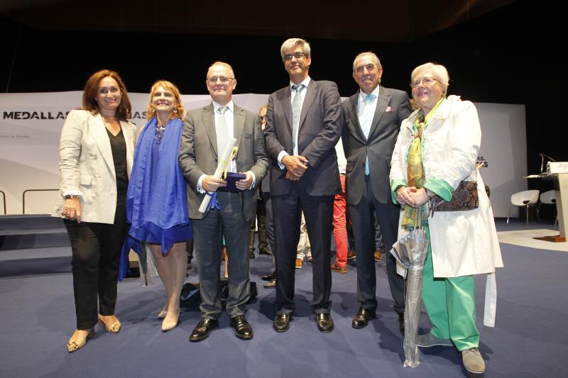 El presidente del Principado llama a los asturianos a sentirse orgullosos de vivir en una región 'donde el lugar de nacimiento no otorga derechos especiales'. Lo hizo durante el acto de entrega de las Medallas de Asturias