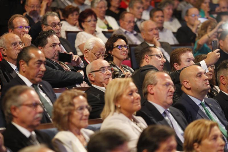 El presidente del Principado llama a los asturianos a sentirse orgullosos de vivir en una región 'donde el lugar de nacimiento no otorga derechos especiales'. Lo hizo durante el acto de entrega de las Medallas de Asturias