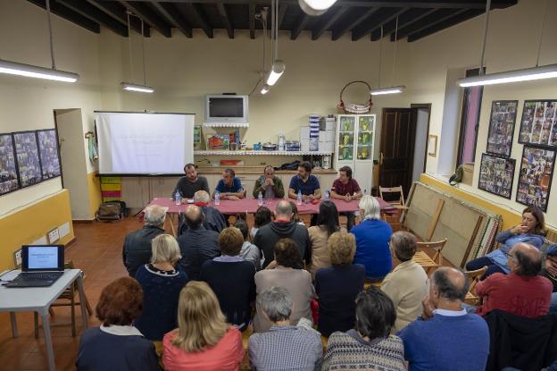 Presentación de los resultados de la excavación ayer en las escuelas de Antrialgo. 