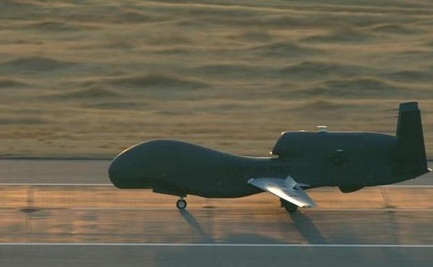 Ejemplar del mayor avión estadounidense no tripulado RQ-4 Global Hawk .P