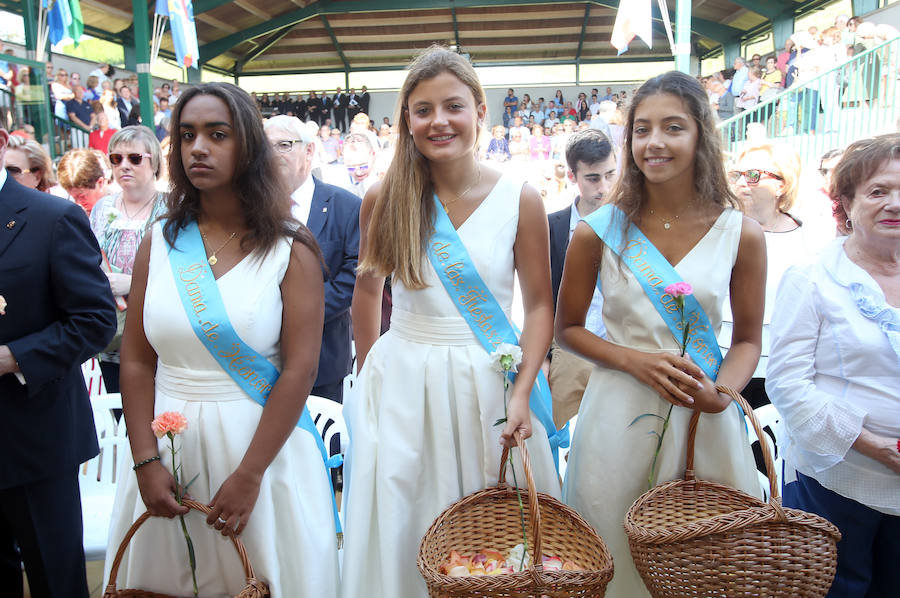 La comida tradicional y la procesión centraron los actos festivos.