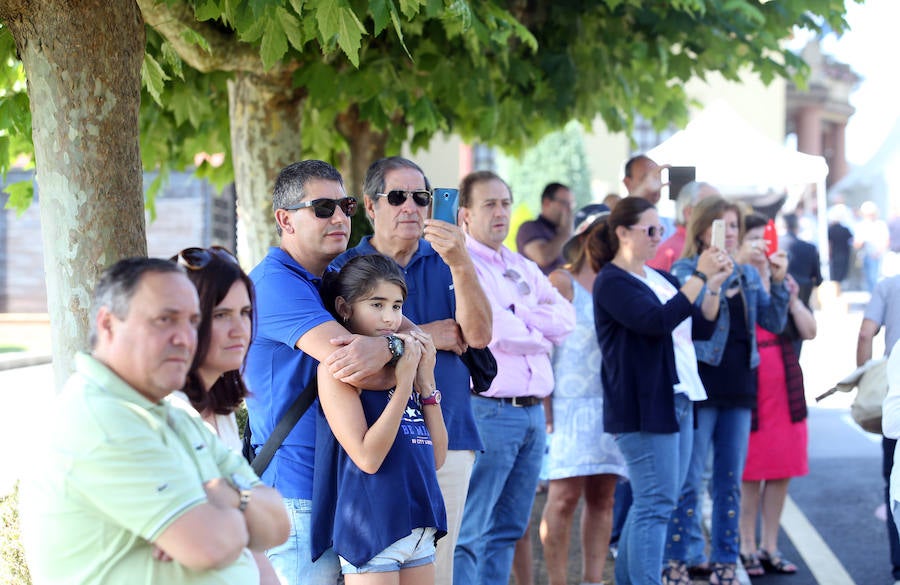 La comida tradicional y la procesión centraron los actos festivos.
