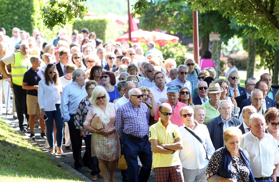 La comida tradicional y la procesión centraron los actos festivos.