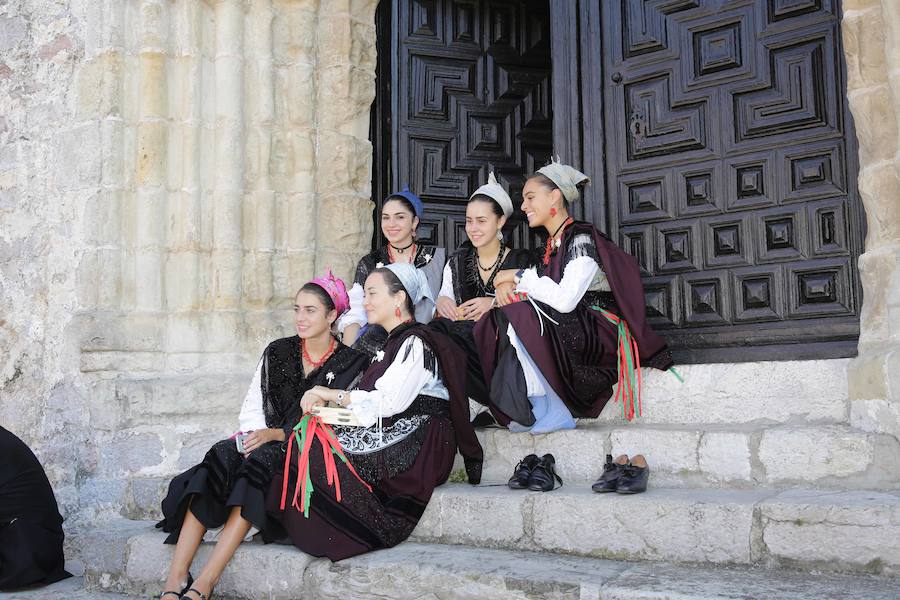 El sol acompañó a los locales y visitantes durante la tradicional procesión. 