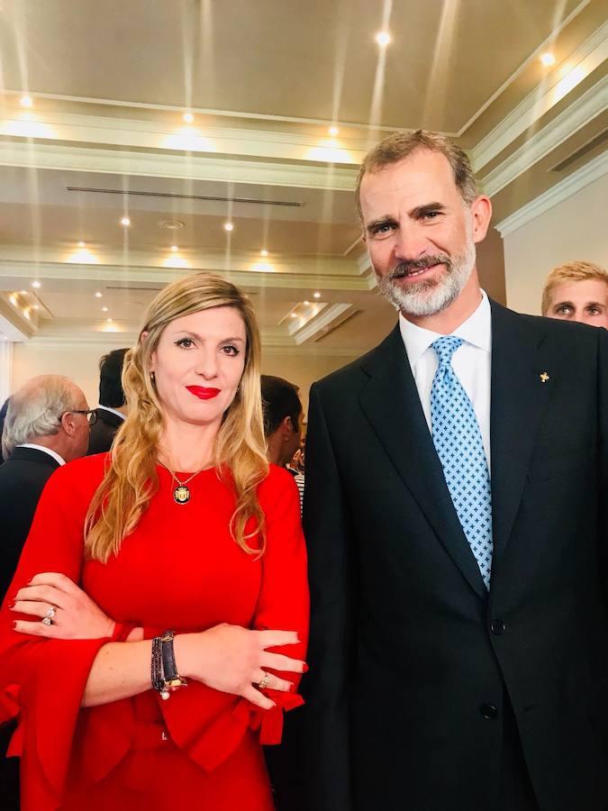 Numerosas personalidades de la política, la economía y la cultura de Asturias y de España han acompañado a la Princesa de Asturias en su primer acto en Covadonga. El ministro de Agricultura, Luis Planas, la delegada del Gobierno, Delia Losa, el presidente del Principado, Javier Fernández, el presidente y la directora de la Fundación Princesa, Luis Fernández Vega y Teresa Sanjurjo, eran algunos de los asistentes. Diputados, senadores, alcaldes y representantes de la Iglesia y los medios de comunicación han sido otros de los asistentes.