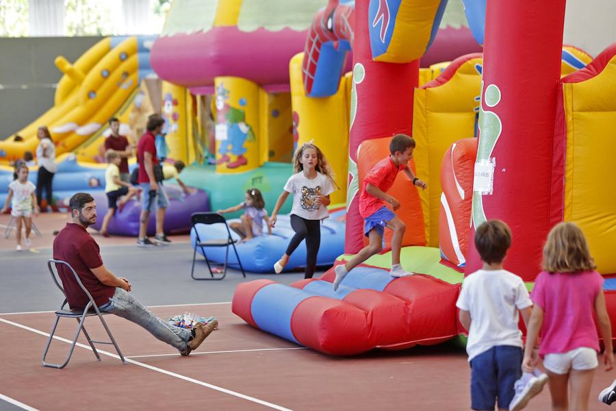 El club se llenó de múltiples juegos para los más pequeños.