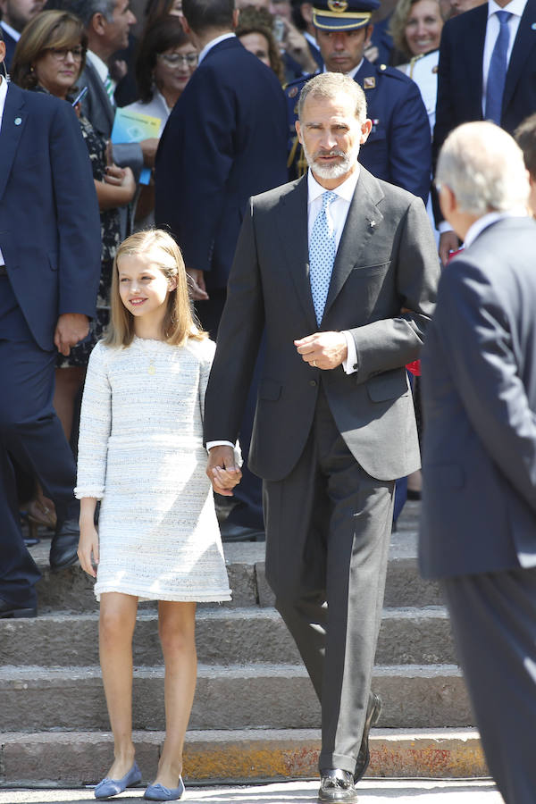 Este Día de Asturias, la princesa Leonor, heredera de la Corona, ha realizado su primera visita a Covadonga. Ha estado acompañada por sus padres, don Felipe y doña Letizia, y su hermana, la infanta Sofía.