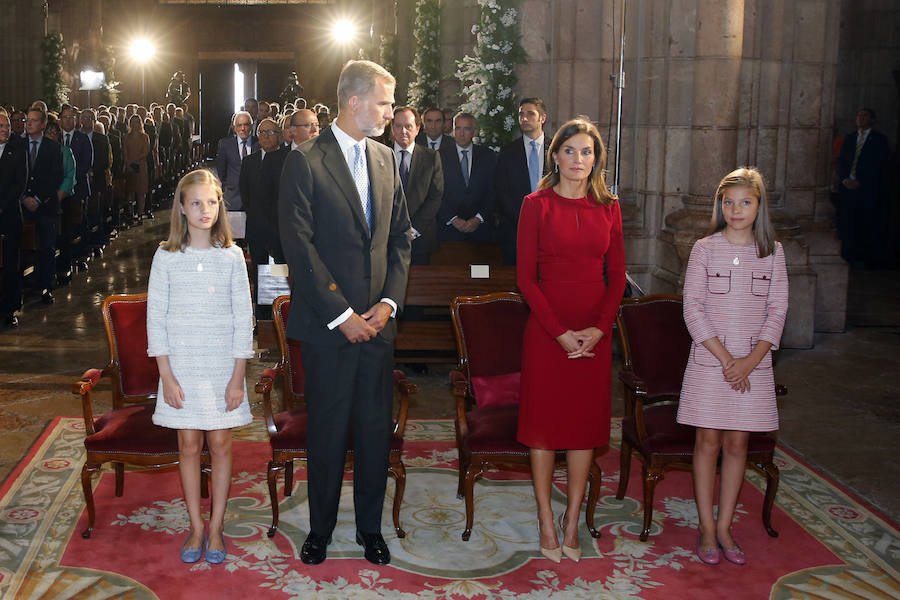 Este Día de Asturias, la princesa Leonor, heredera de la Corona, ha realizado su primera visita a Covadonga. Ha estado acompañada por sus padres, don Felipe y doña Letizia, y su hermana, la infanta Sofía.