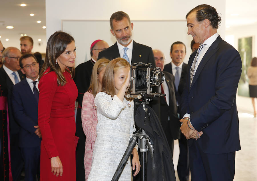 Este Día de Asturias, la princesa Leonor, heredera de la Corona, ha realizado su primera visita a Covadonga. Ha estado acompañada por sus padres, don Felipe y doña Letizia, y su hermana, la infanta Sofía.