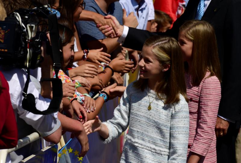 Este Día de Asturias, la princesa Leonor, heredera de la Corona, ha realizado su primera visita a Covadonga. Ha estado acompañada por sus padres, don Felipe y doña Letizia, y su hermana, la infanta Sofía.