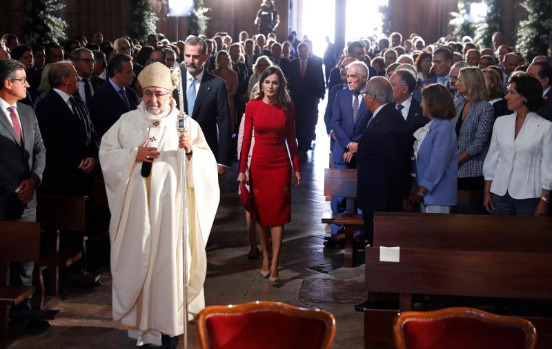 Este Día de Asturias, la princesa Leonor, heredera de la Corona, ha realizado su primera visita a Covadonga. Ha estado acompañada por sus padres, don Felipe y doña Letizia, y su hermana, la infanta Sofía.