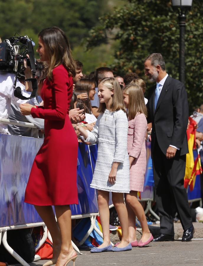 Este Día de Asturias, la princesa Leonor, heredera de la Corona, ha realizado su primera visita a Covadonga. Ha estado acompañada por sus padres, don Felipe y doña Letizia, y su hermana, la infanta Sofía.