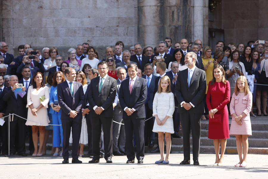 Este Día de Asturias, la princesa Leonor, heredera de la Corona, ha realizado su primera visita a Covadonga. Ha estado acompañada por sus padres, don Felipe y doña Letizia, y su hermana, la infanta Sofía.