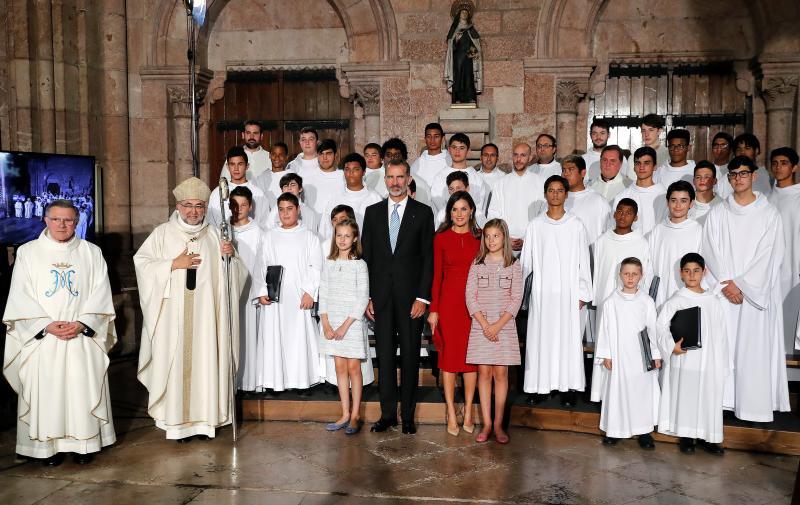 Este Día de Asturias, la princesa Leonor, heredera de la Corona, ha realizado su primera visita a Covadonga. Ha estado acompañada por sus padres, don Felipe y doña Letizia, y su hermana, la infanta Sofía.