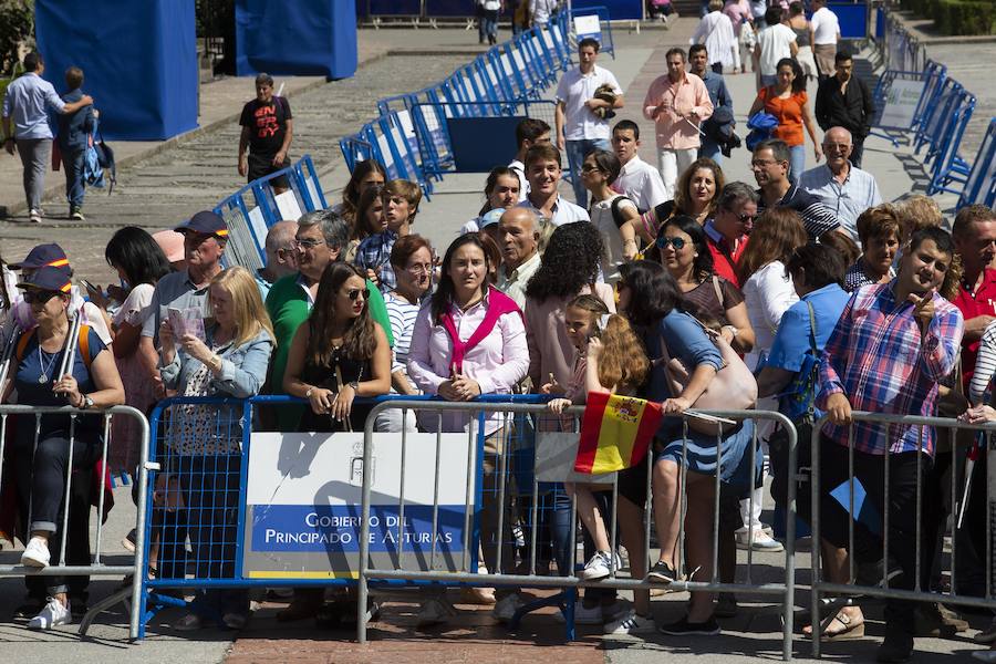 Centenares de personas se han desplazado a Covadonga para ser testigos de un día histórico: la primera visita de la Princesa de Asturias al Real Sitio. 