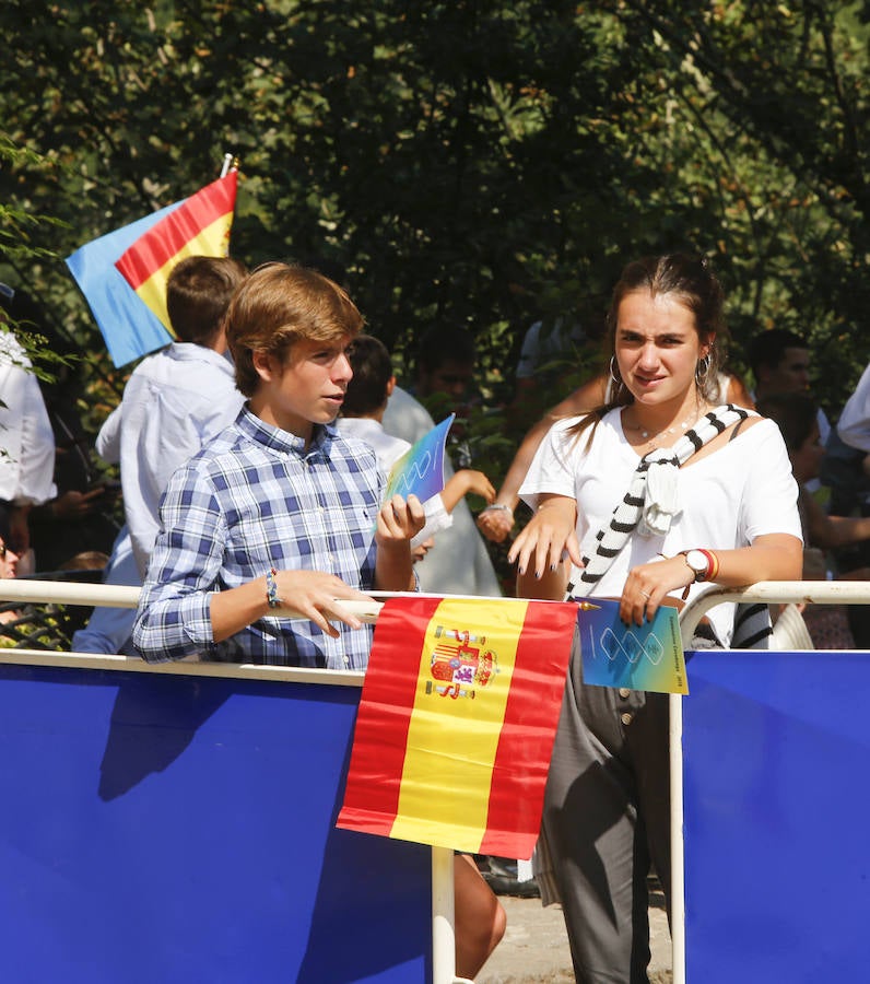 Centenares de personas se han desplazado a Covadonga para ser testigos de un día histórico: la primera visita de la Princesa de Asturias al Real Sitio. 