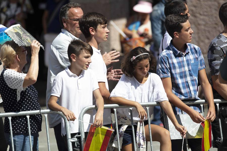 Centenares de personas se han desplazado a Covadonga para ser testigos de un día histórico: la primera visita de la Princesa de Asturias al Real Sitio. 