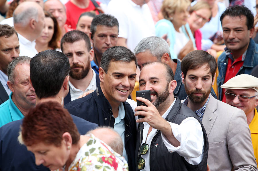 El presidente del Gobierno anuncia en el Principado un plan de choque contra el desempleo juvenil.