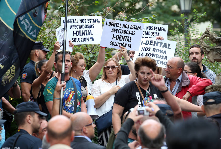 El presidente del Gobierno anuncia en el Principado un plan de choque contra el desempleo juvenil.