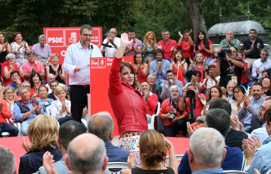 El presidente del Gobierno anuncia en el Principado un plan de choque contra el desempleo juvenil.