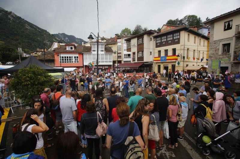 La actuación de Rodrigo Cuevas, la artesanía y la rica gastronomía con el queso como protagonista indiscutible, fueron los platos fuertes de la jornada festiva.