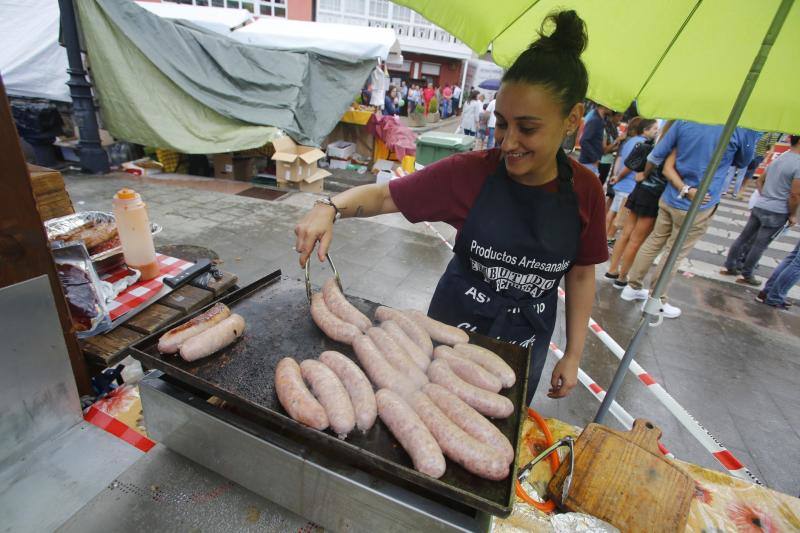 La actuación de Rodrigo Cuevas, la artesanía y la rica gastronomía con el queso como protagonista indiscutible, fueron los platos fuertes de la jornada festiva.