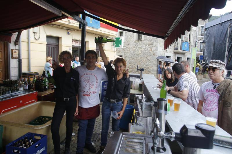 La actuación de Rodrigo Cuevas, la artesanía y la rica gastronomía con el queso como protagonista indiscutible, fueron los platos fuertes de la jornada festiva.