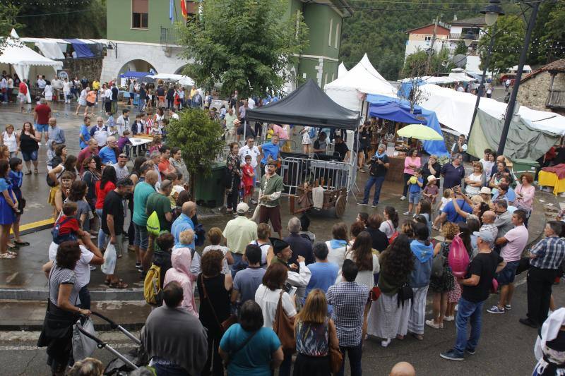 La actuación de Rodrigo Cuevas, la artesanía y la rica gastronomía con el queso como protagonista indiscutible, fueron los platos fuertes de la jornada festiva.