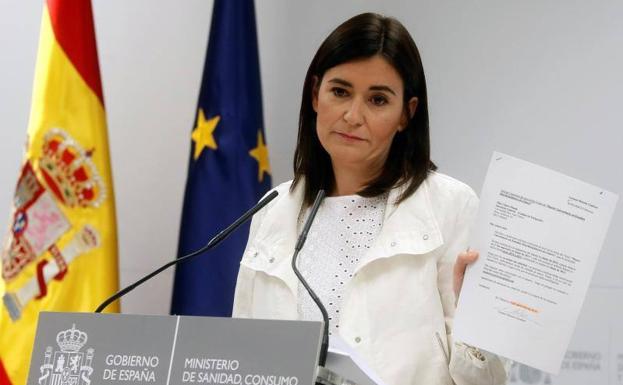 La ministra de Sanidad, Carmen Montón, durante su comparecencia.