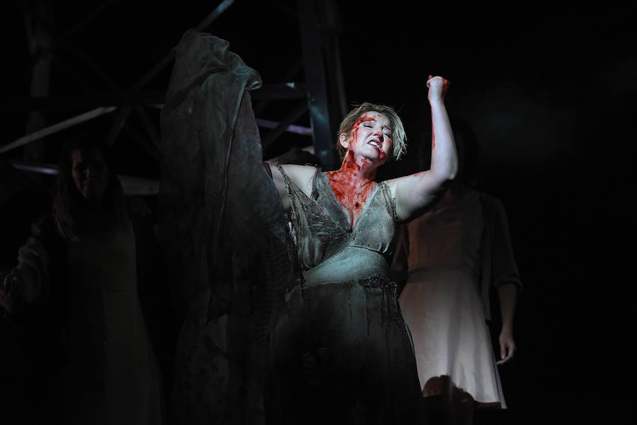 El público del Campoamor recibió con expectación y aplausos la obra de Jorge Muñiz con libreto de Javier Almuzara basada en el drama de Lope de Vega.