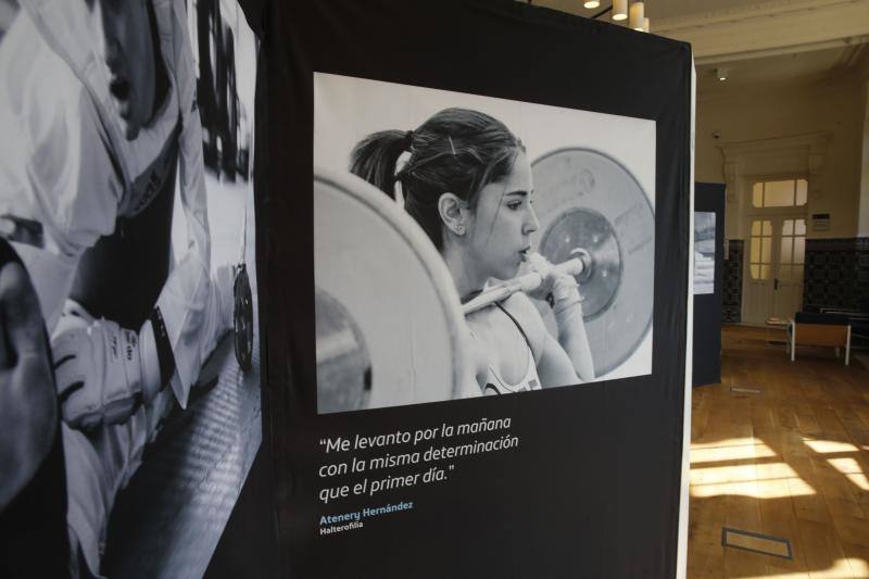 Las obras se exponen en la Escuela de Comercio de Gijón 