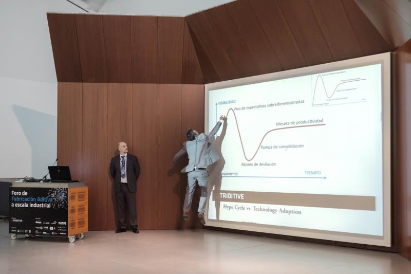 Laboral Centro de Arte ha sido el escenario de la recepción institucional del I Foro de fabricación Aditiva a escala industrial, en el que se analizan las posibilidades de la impresión 3D y sus aplicaciones.