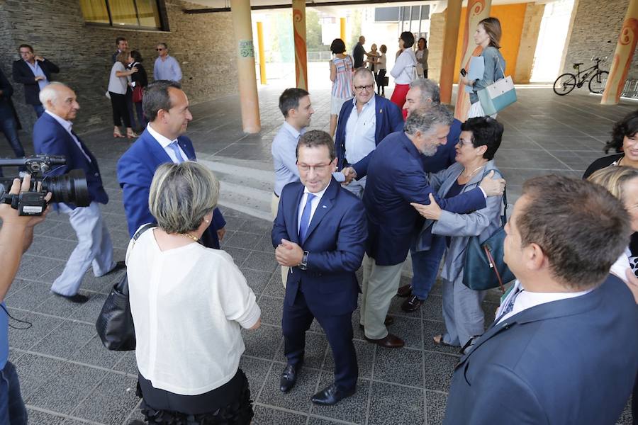 El consejero de Educación, Genaro Alonso, ha inaugurado en Navia el curso de Secundaria y Bachillerato, para el que se han matriculado 40.208 alumnos, 816 más que en septiembre de 2017.