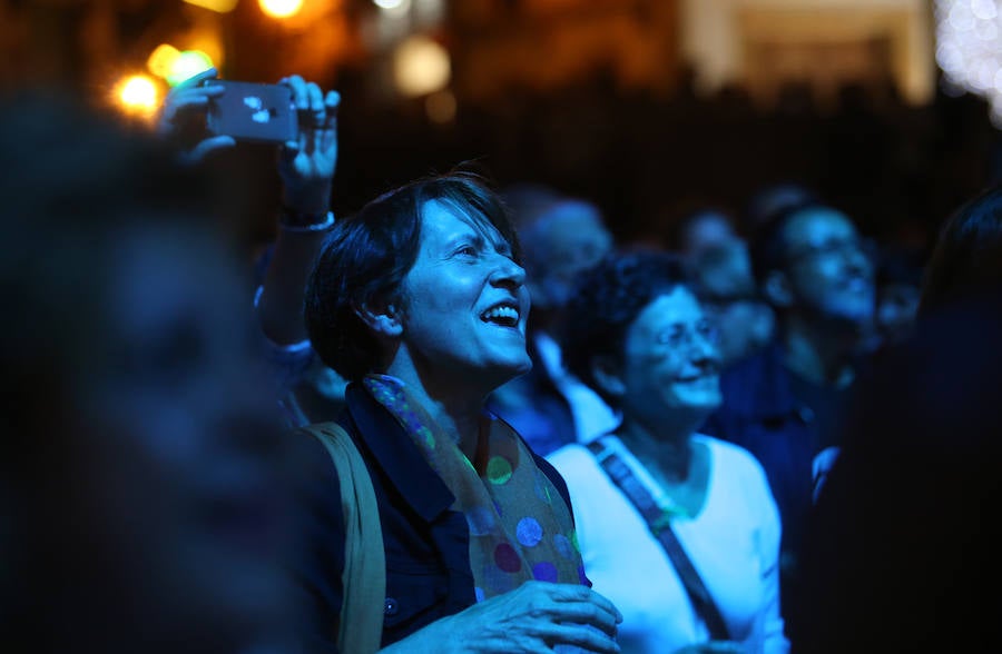 La artista sueca inauguró el escenario de la plaza de la Catedral, en el que presentó 'Kong', su último lanzamiento, además de recordar sus temas más exitosos.