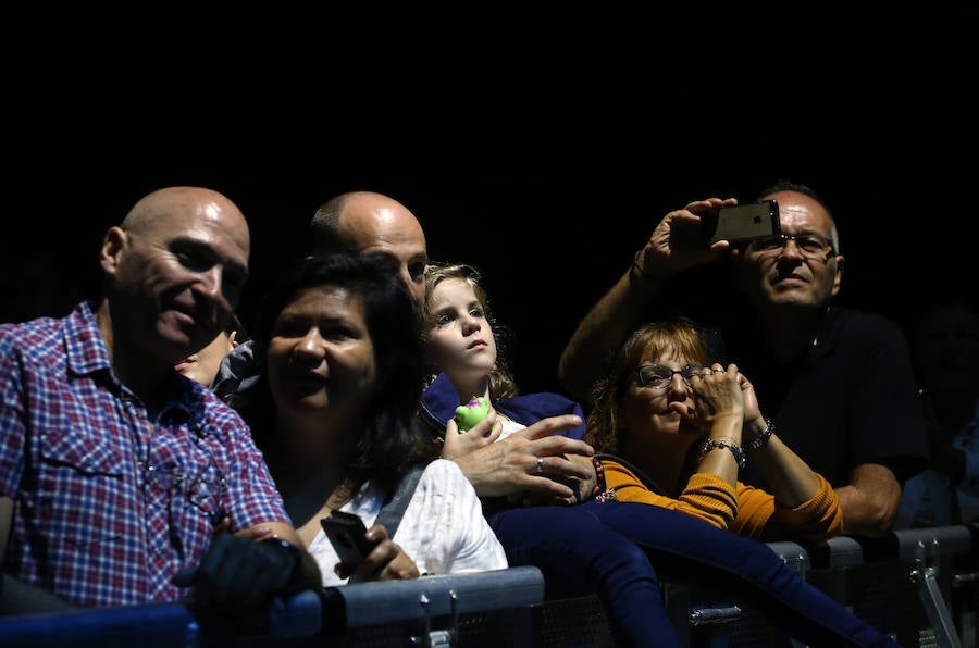 La artista sueca inauguró el escenario de la plaza de la Catedral, en el que presentó 'Kong', su último lanzamiento, además de recordar sus temas más exitosos.